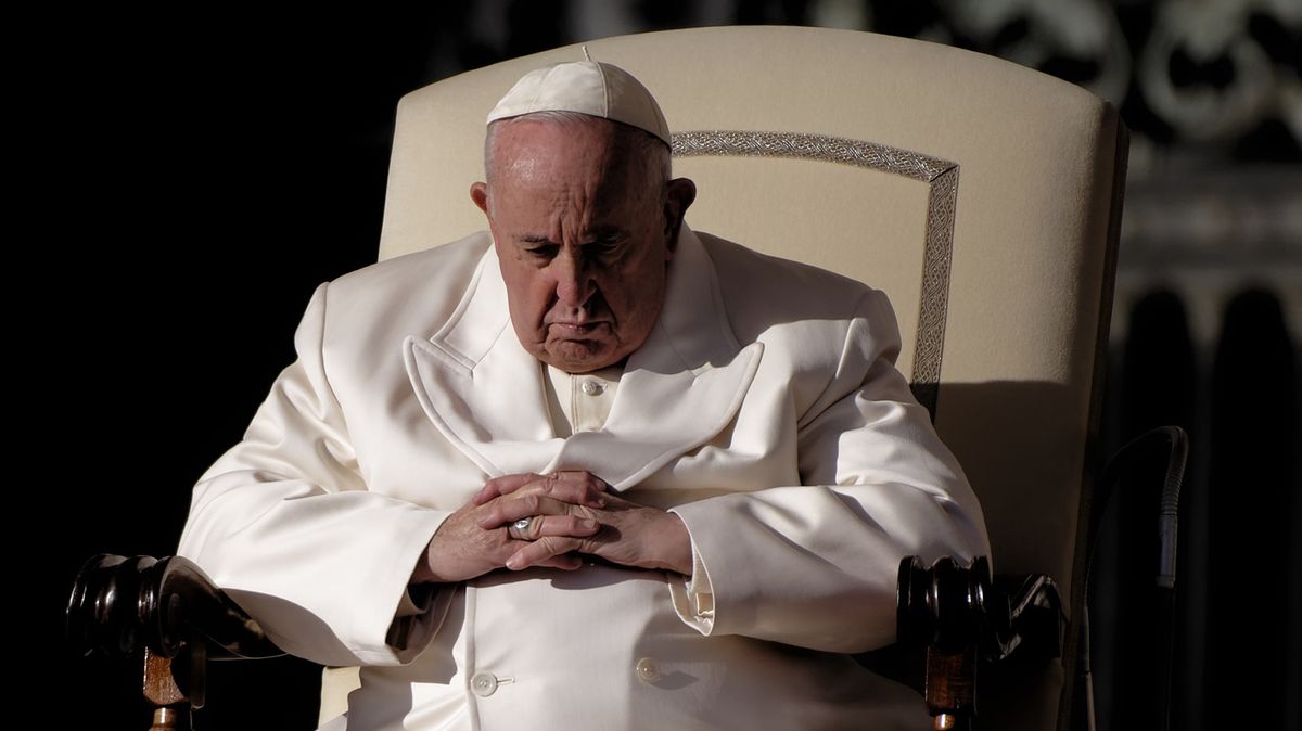 K léčbě papežova kolene povolali šéflékaře španělského velkoklubu